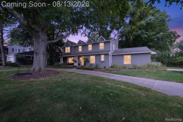 32240 Robinhood Drive, Beverly Hills Village, MI 48025
