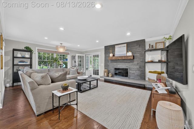 32240 Robinhood Drive, Beverly Hills Village, MI 48025
