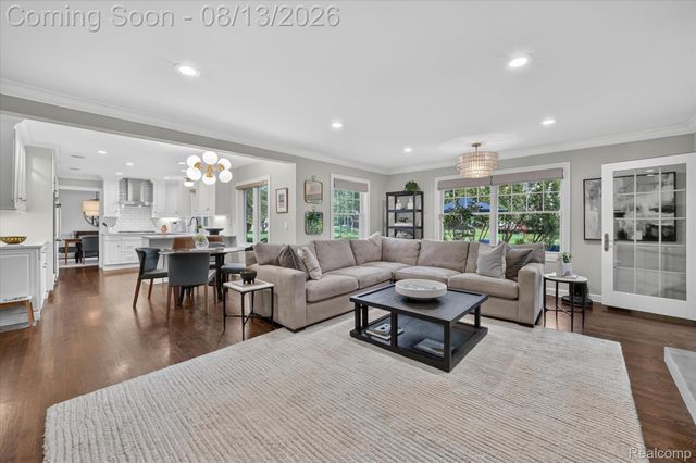 32240 Robinhood Drive, Beverly Hills Village, MI 48025