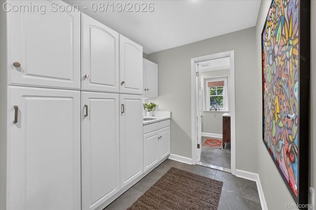 32240 Robinhood Drive, Beverly Hills Village, MI 48025