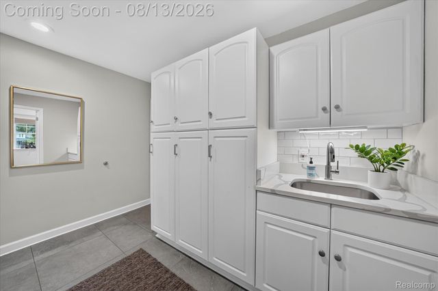 32240 Robinhood Drive, Beverly Hills Village, MI 48025
