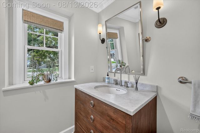 32240 Robinhood Drive, Beverly Hills Village, MI 48025