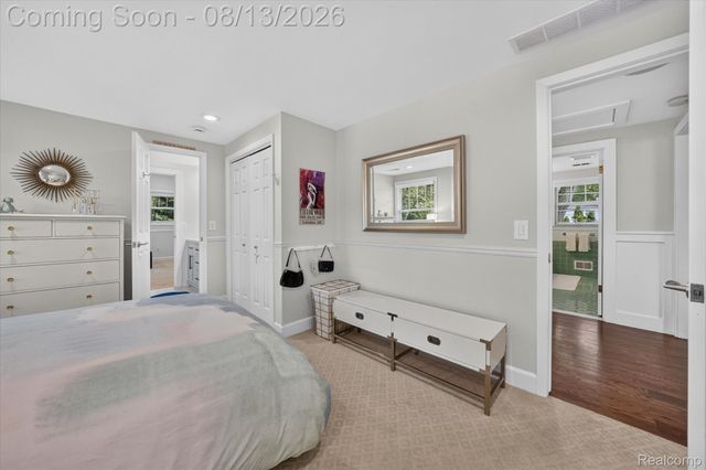 32240 Robinhood Drive, Beverly Hills Village, MI 48025
