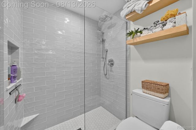 32240 Robinhood Drive, Beverly Hills Village, MI 48025