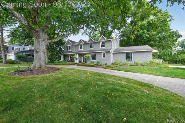 32240 Robinhood Drive, Beverly Hills Village, MI 48025