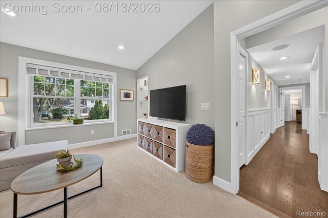 32240 Robinhood Drive, Beverly Hills Village, MI 48025