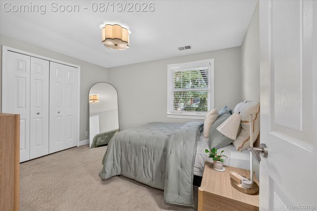 32240 Robinhood Drive, Beverly Hills Village, MI 48025