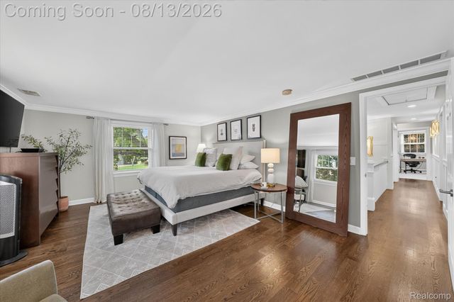 32240 Robinhood Drive, Beverly Hills Village, MI 48025