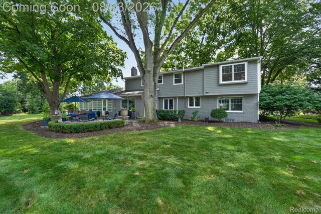 32240 Robinhood Drive, Beverly Hills Village, MI 48025