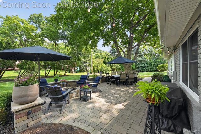 32240 Robinhood Drive, Beverly Hills Village, MI 48025