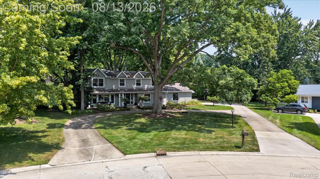 32240 Robinhood Drive, Beverly Hills Village, MI 48025