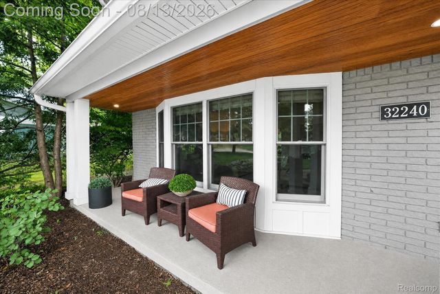 32240 Robinhood Drive, Beverly Hills Village, MI 48025