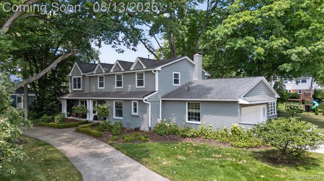 32240 Robinhood Drive, Beverly Hills Village, MI 48025