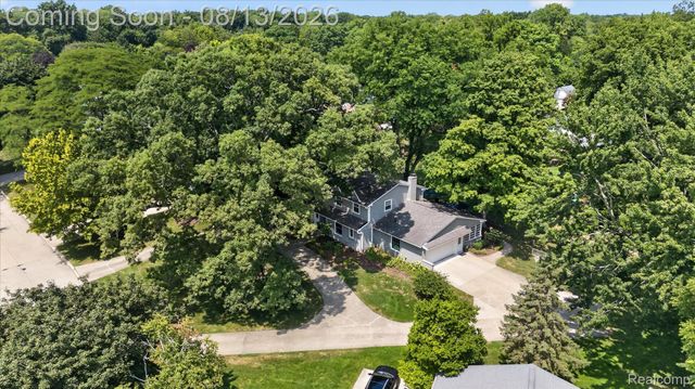 32240 Robinhood Drive, Beverly Hills Village, MI 48025