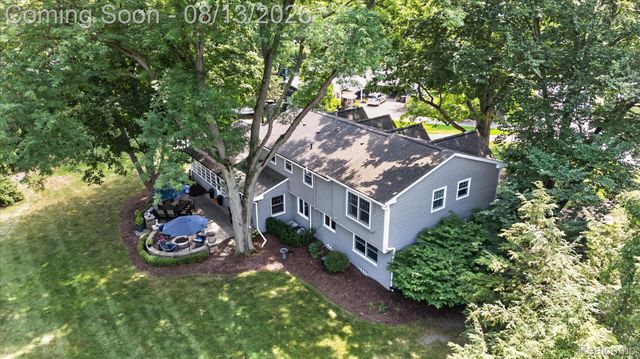 32240 Robinhood Drive, Beverly Hills Village, MI 48025