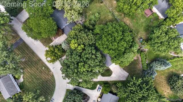 32240 Robinhood Drive, Beverly Hills Village, MI 48025