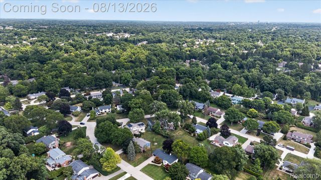 32240 Robinhood Drive, Beverly Hills Village, MI 48025