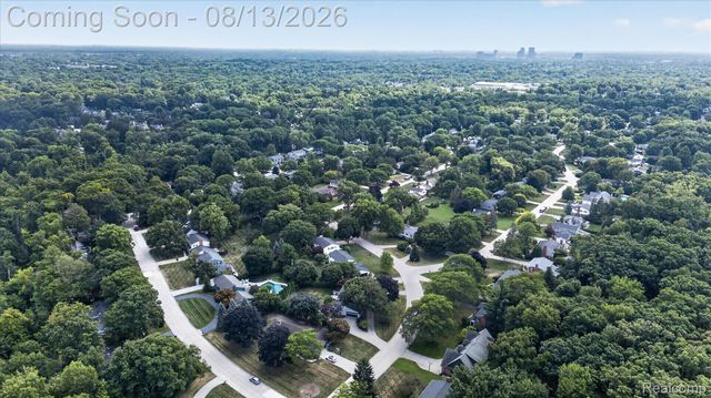 32240 Robinhood Drive, Beverly Hills Village, MI 48025