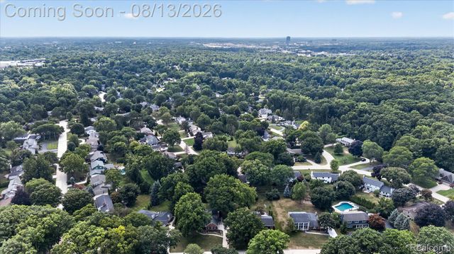 32240 Robinhood Drive, Beverly Hills Village, MI 48025