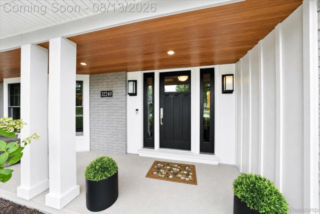 32240 Robinhood Drive, Beverly Hills Village, MI 48025