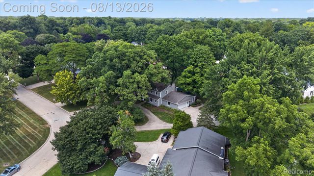 32240 Robinhood Drive, Beverly Hills Village, MI 48025