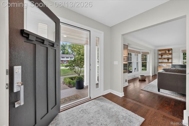 32240 Robinhood Drive, Beverly Hills Village, MI 48025