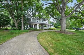 32240 Robinhood Drive, Beverly Hills Village, MI 48025