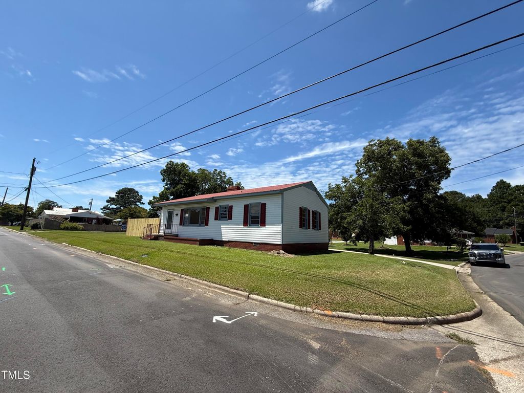 100 First Street, Williamston, NC 27892