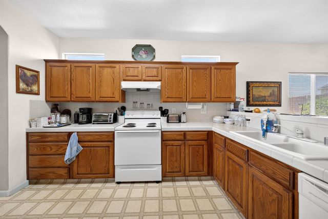 5622 N Ensanada Avenue, Fresno, CA 93723