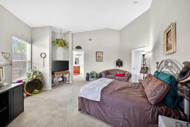 5622 N Ensanada Avenue, Fresno, CA 93723