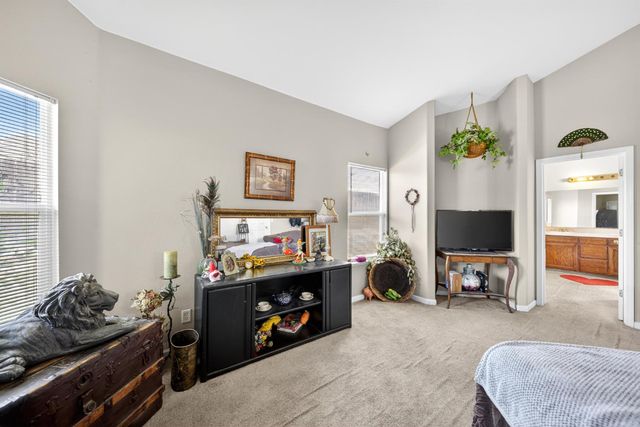 5622 N Ensanada Avenue, Fresno, CA 93723