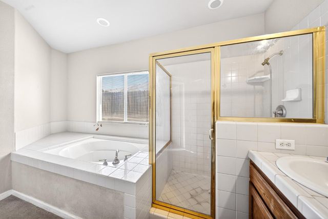 5622 N Ensanada Avenue, Fresno, CA 93723