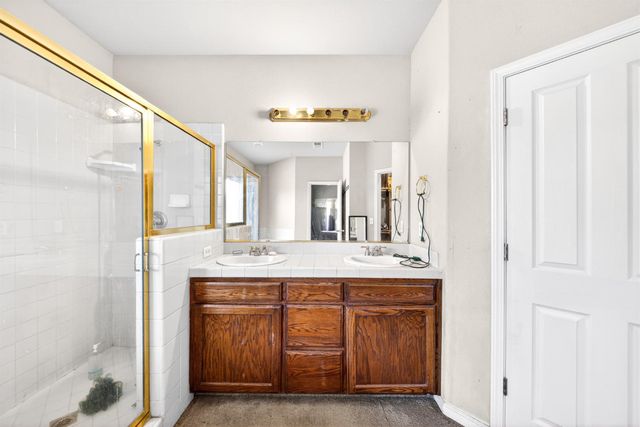 5622 N Ensanada Avenue, Fresno, CA 93723