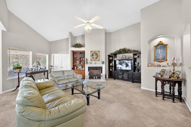 5622 N Ensanada Avenue, Fresno, CA 93723