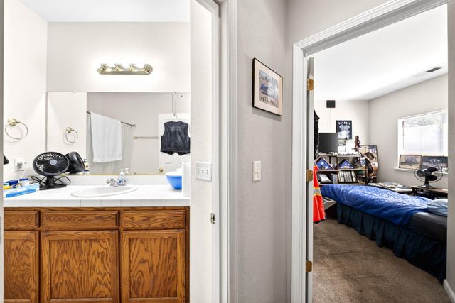 5622 N Ensanada Avenue, Fresno, CA 93723