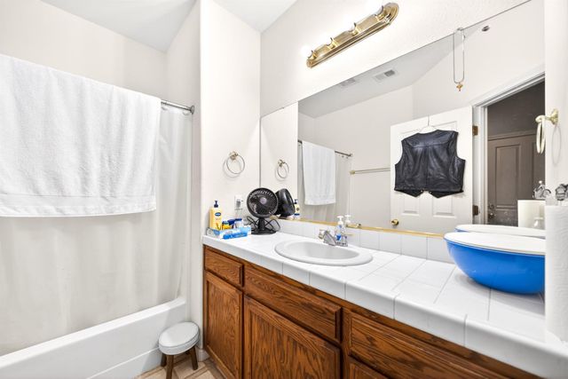 5622 N Ensanada Avenue, Fresno, CA 93723