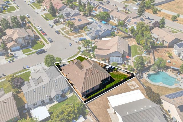 5622 N Ensanada Avenue, Fresno, CA 93723