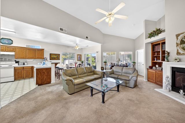 5622 N Ensanada Avenue, Fresno, CA 93723