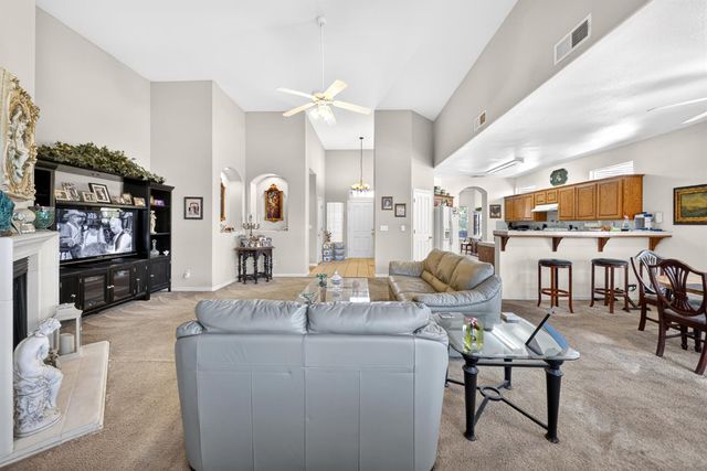 5622 N Ensanada Avenue, Fresno, CA 93723