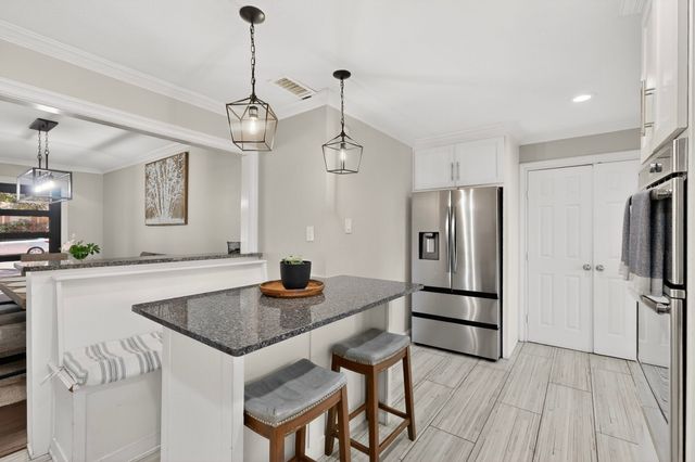 805 Buena Vista Drive, Arlington, TX 76010