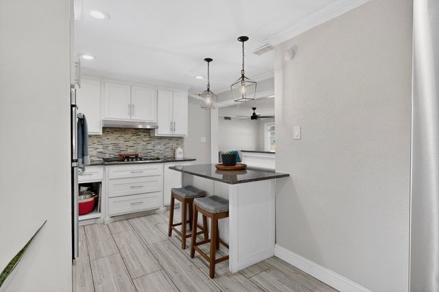 805 Buena Vista Drive, Arlington, TX 76010