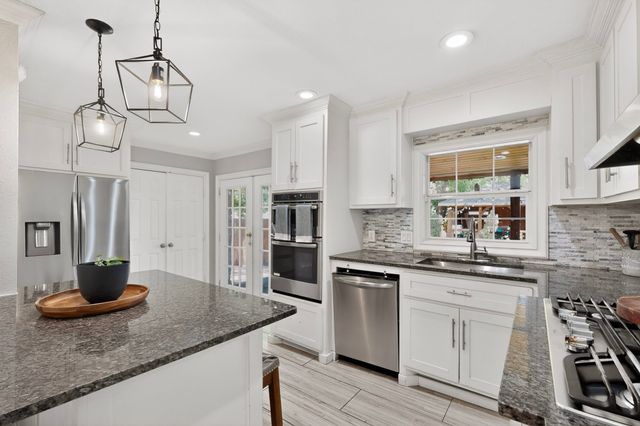 805 Buena Vista Drive, Arlington, TX 76010