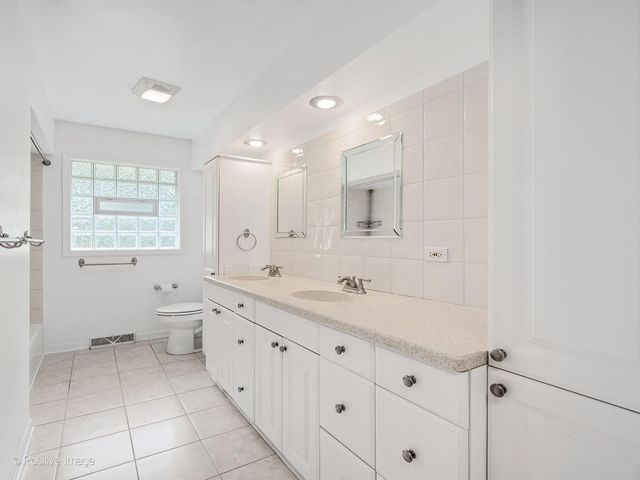 13215 S Adsit Road, Palos Park, IL 60464