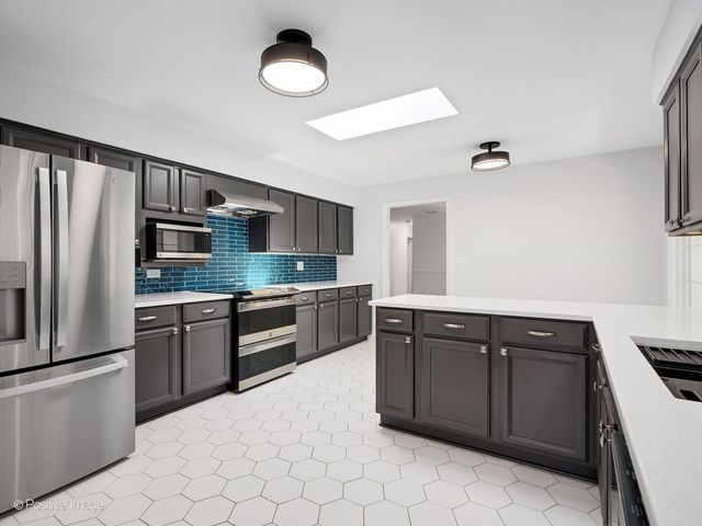 13215 S Adsit Road, Palos Park, IL 60464