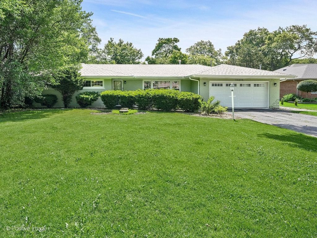 13215 S Adsit Road, Palos Park, IL 60464