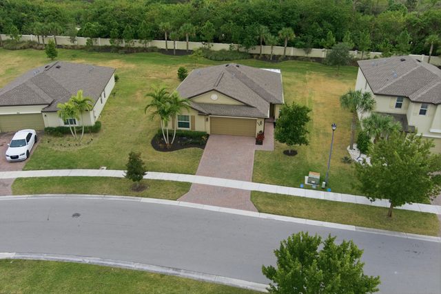 868 Bent Creek Drive, Fort Pierce, FL 34947