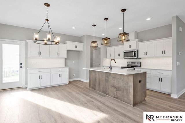 12359 Elk Ridge Circle, Papillion, NE 68046