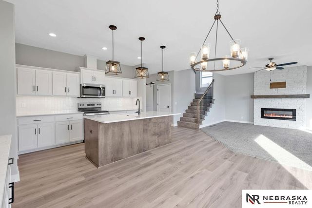 12359 Elk Ridge Circle, Papillion, NE 68046