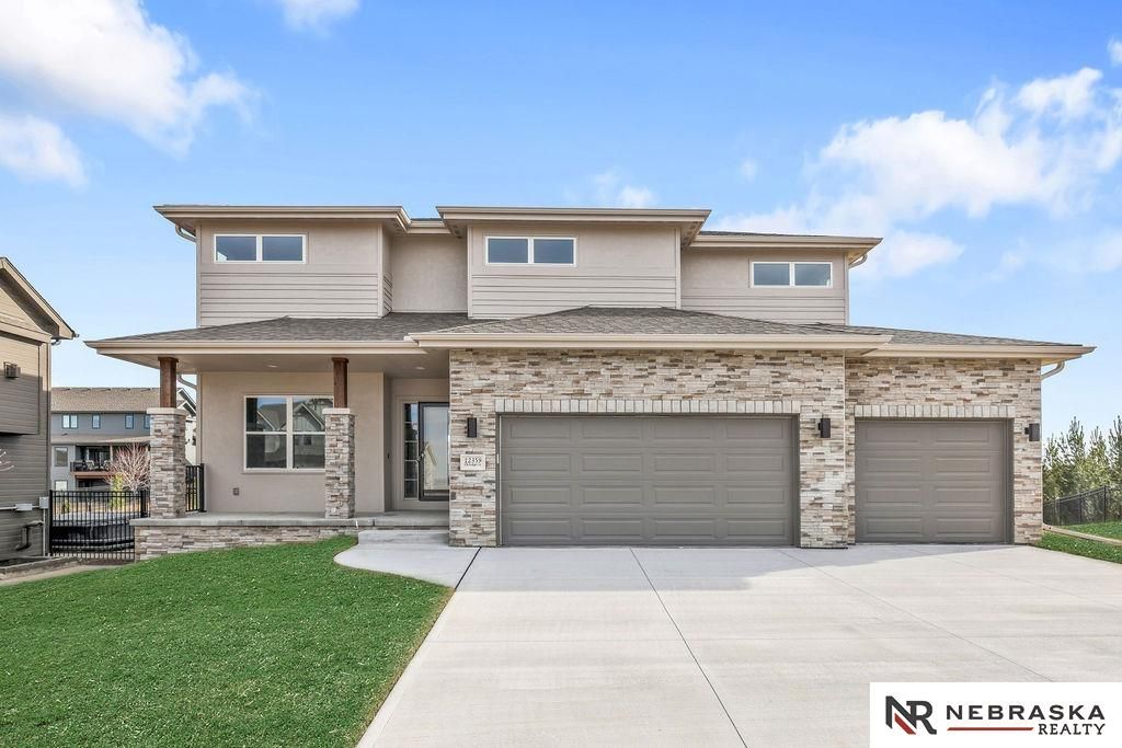 12359 Elk Ridge Circle, Papillion, NE 68046