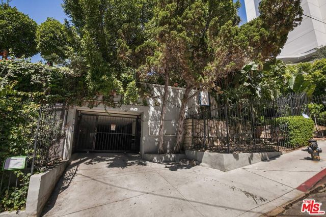 1323 N Olive Drive 33d, West Hollywood, CA 90069